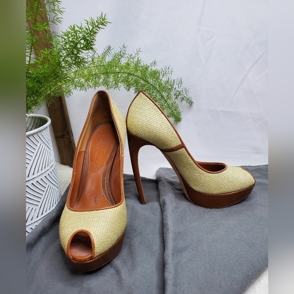 Alexander mcqueen peeptoe pumps. Size 38. VGUC. Minor signs of wear. - Picture 7 of 9